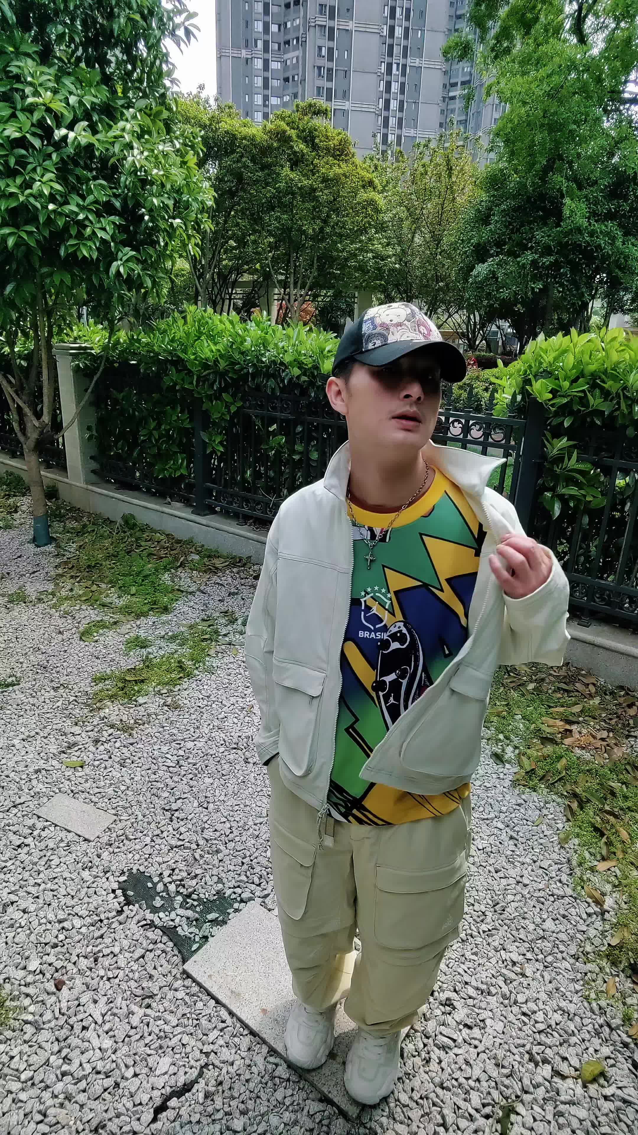 春日时髦街头风工装穿搭分享