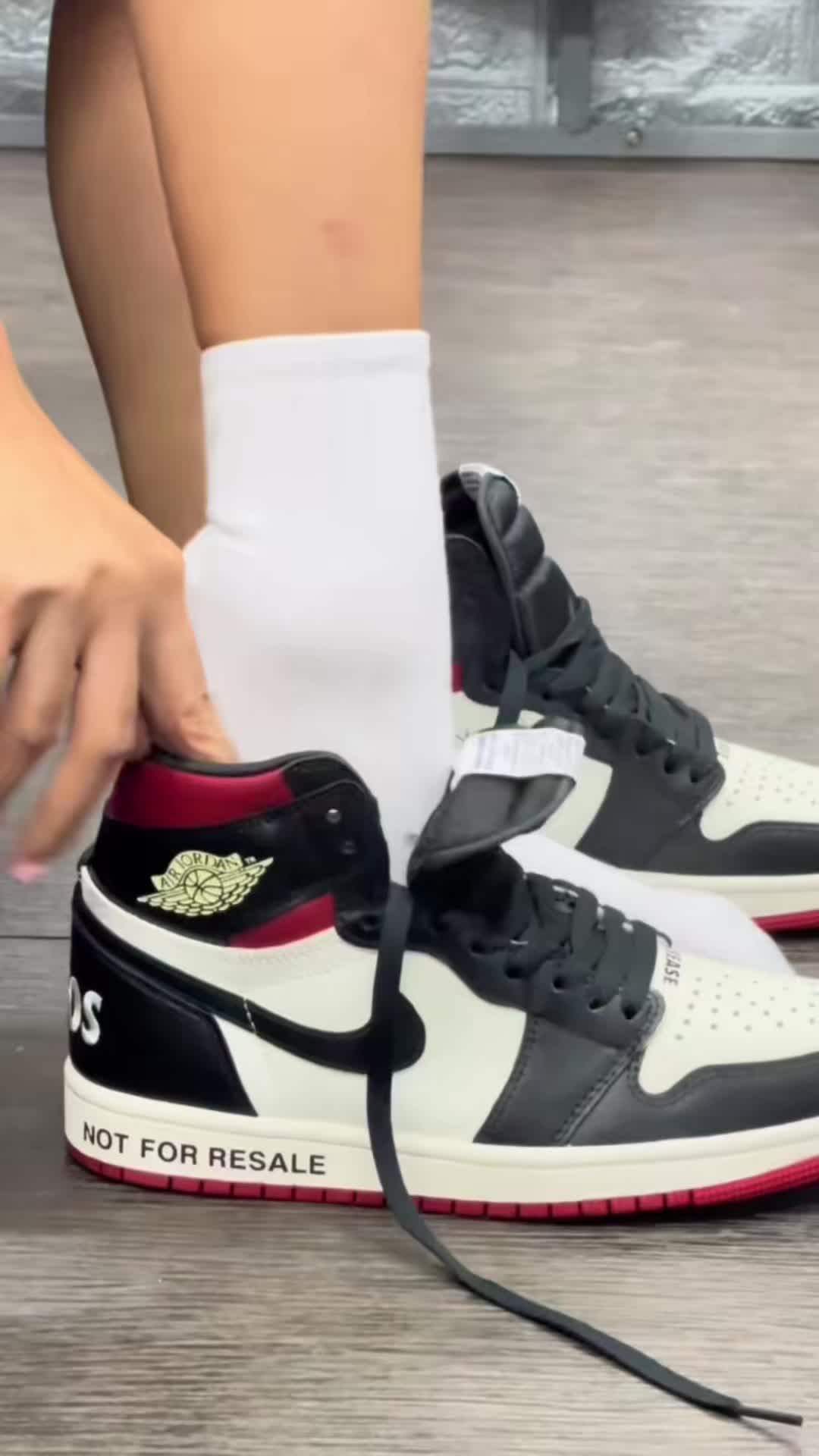 “送TA一双AJ1，潮流爆棚，每一步都是心动的节奏！”